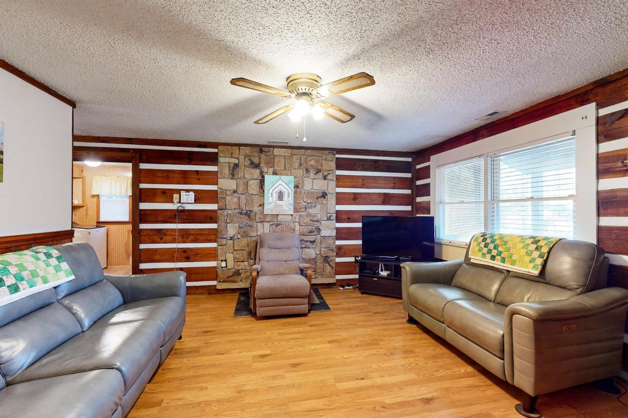 2 Bed 2 Bath Vacation Home In Whittier II Exterior photo