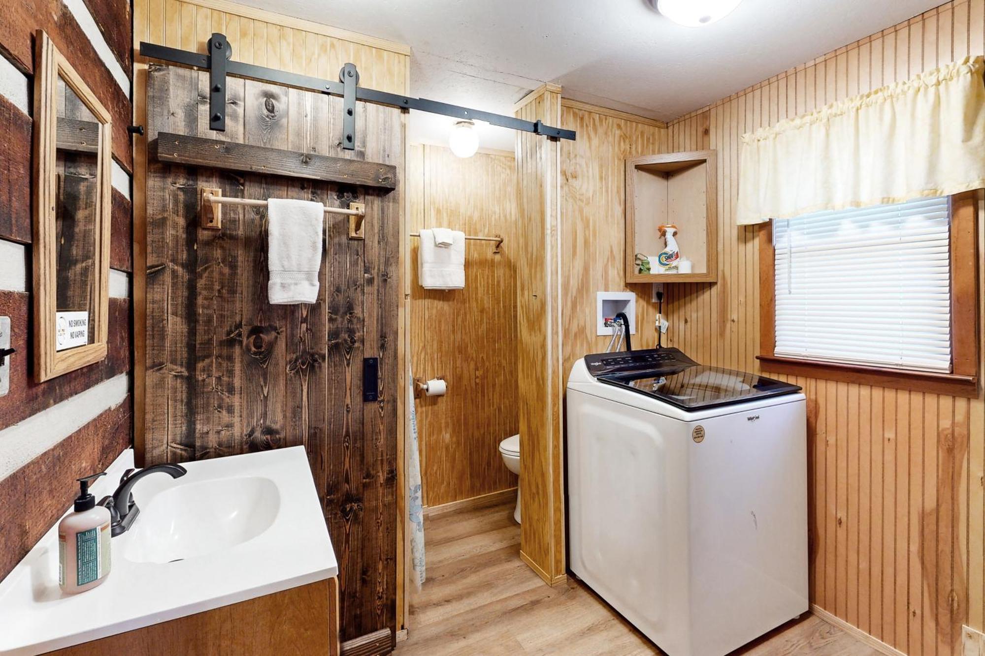 2 Bed 2 Bath Vacation Home In Whittier II Exterior photo