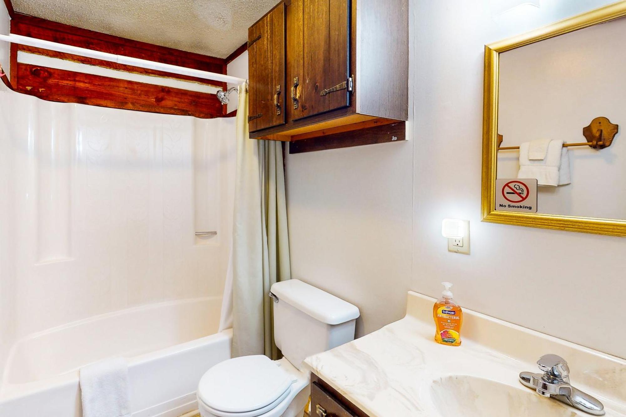 2 Bed 2 Bath Vacation Home In Whittier II Exterior photo